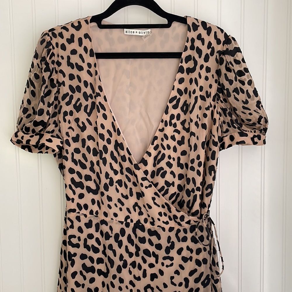 ALICE + OLIVIA cheetah print silk blend wrap dress puff sleeves lined size 6 - Picture 3 of 16